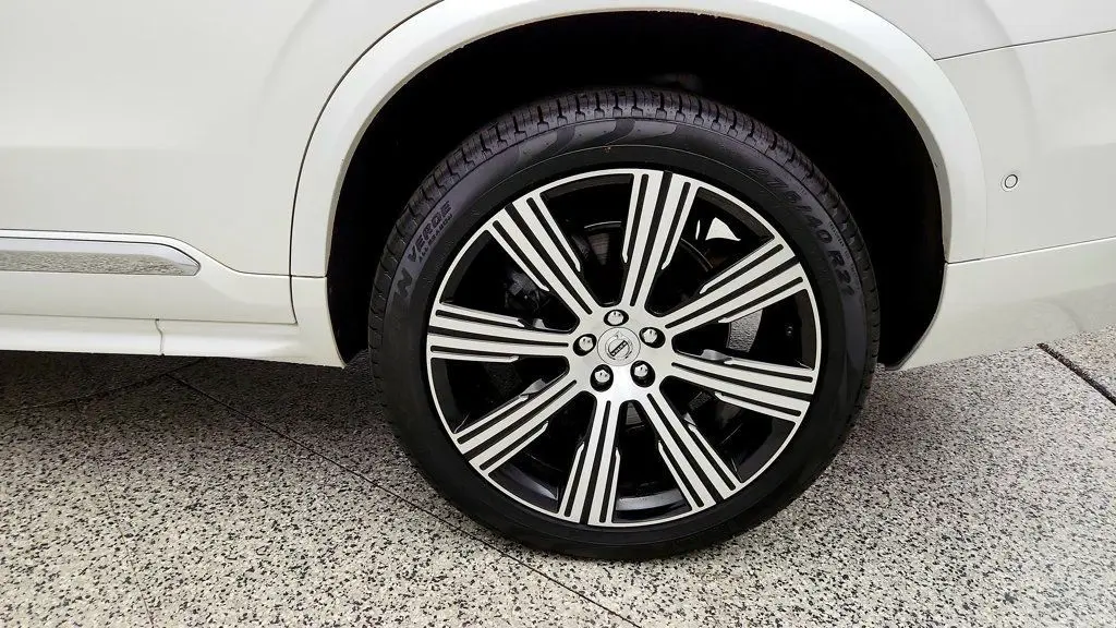 2025 Volvo XC90 - $47,995