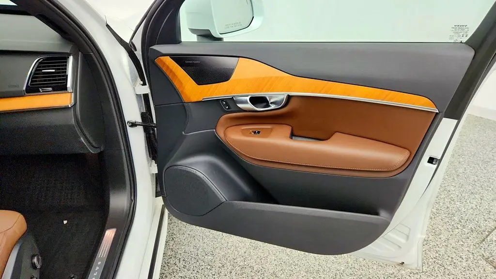 2025 Volvo XC90 - $47,995