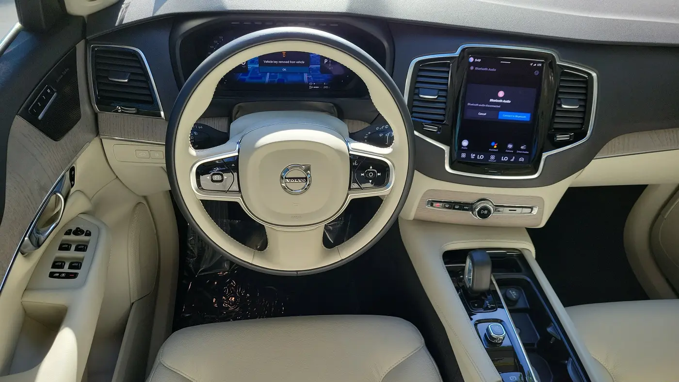 2025 Volvo XC90 T8 Plus Bright Theme 7P