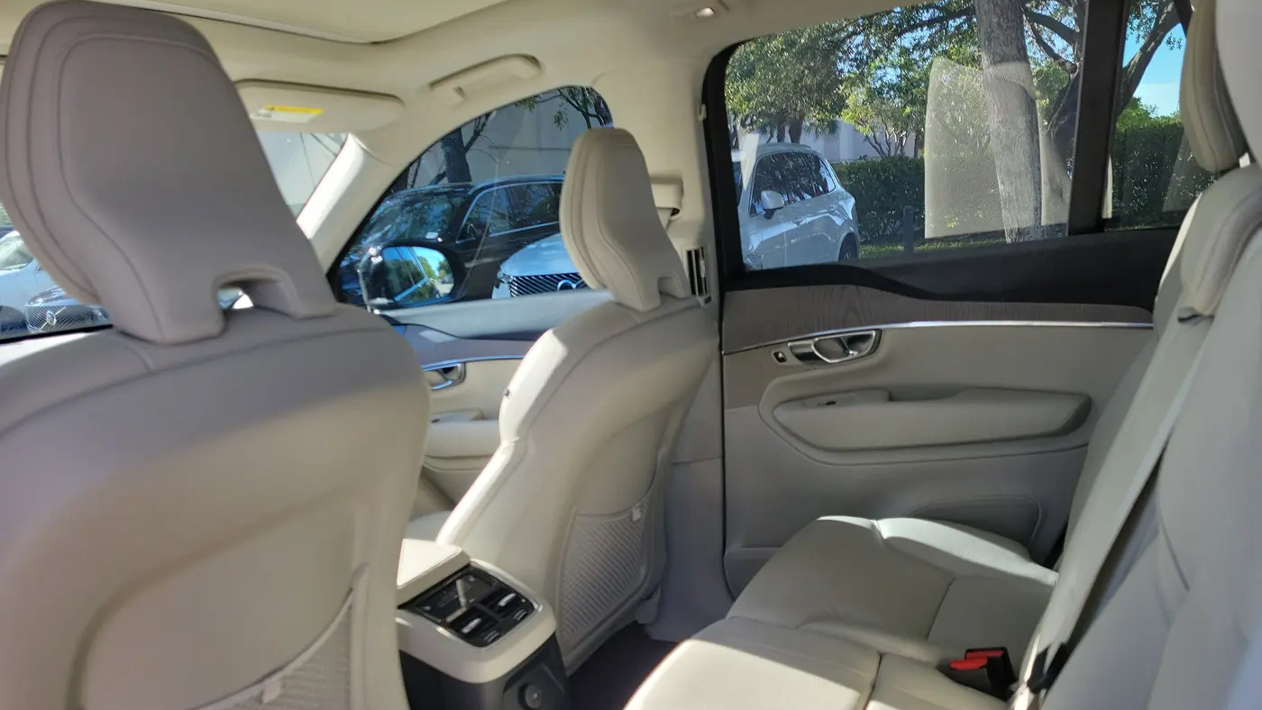 2025 Volvo XC90 T8 Plus Bright Theme 7P