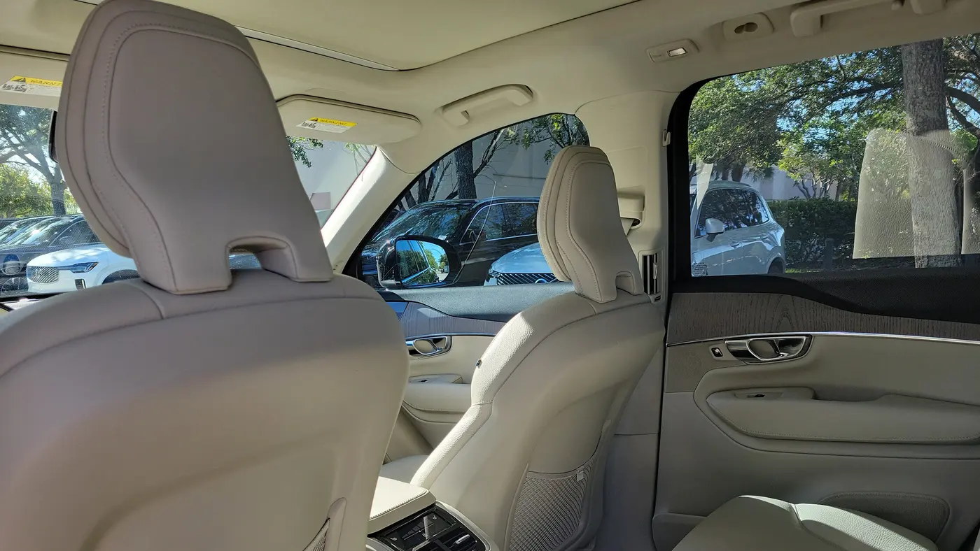 2025 Volvo XC90 T8 Plus Bright Theme 7P