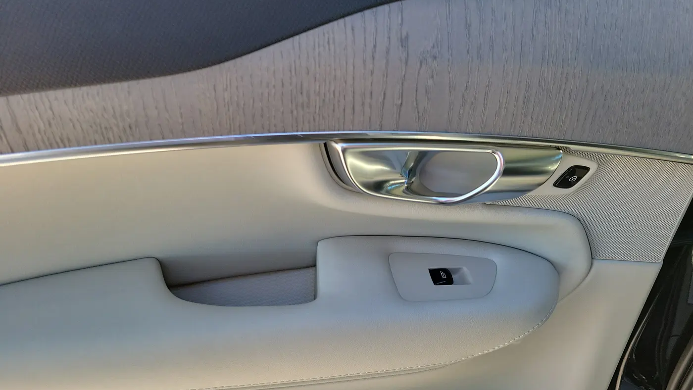 2025 Volvo XC90 T8 Plus Bright Theme 7P