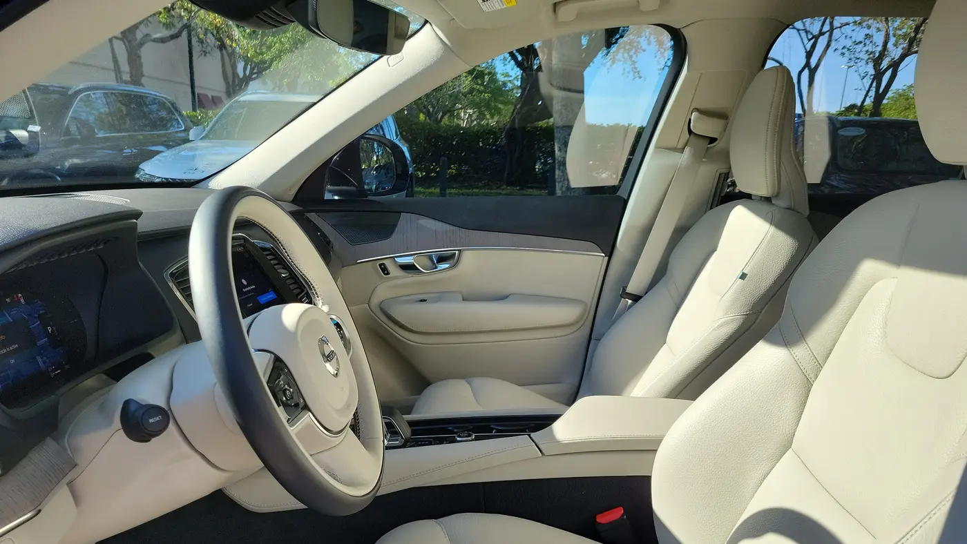 2025 Volvo XC90 T8 Plus Bright Theme 7P