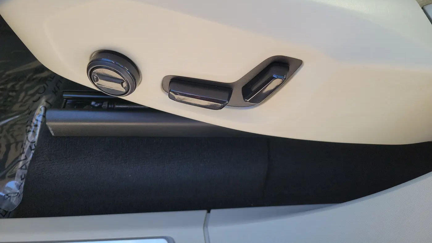 2025 Volvo XC90 T8 Plus Bright Theme 7P