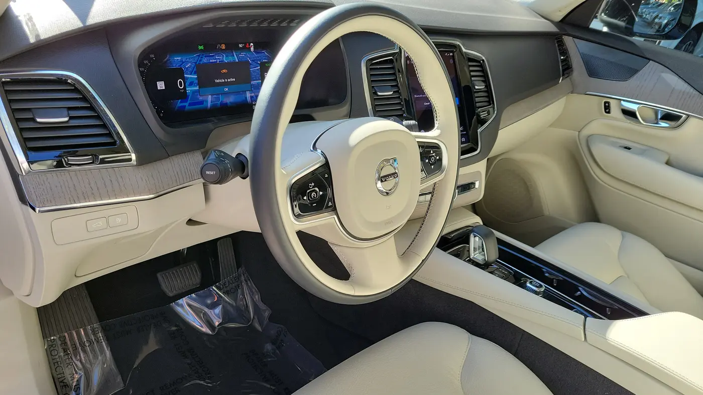 2025 Volvo XC90 T8 Plus Bright Theme 7P
