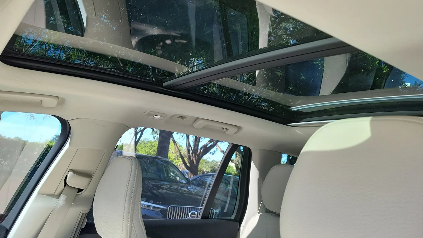 2025 Volvo XC90 T8 Plus Bright Theme 7P