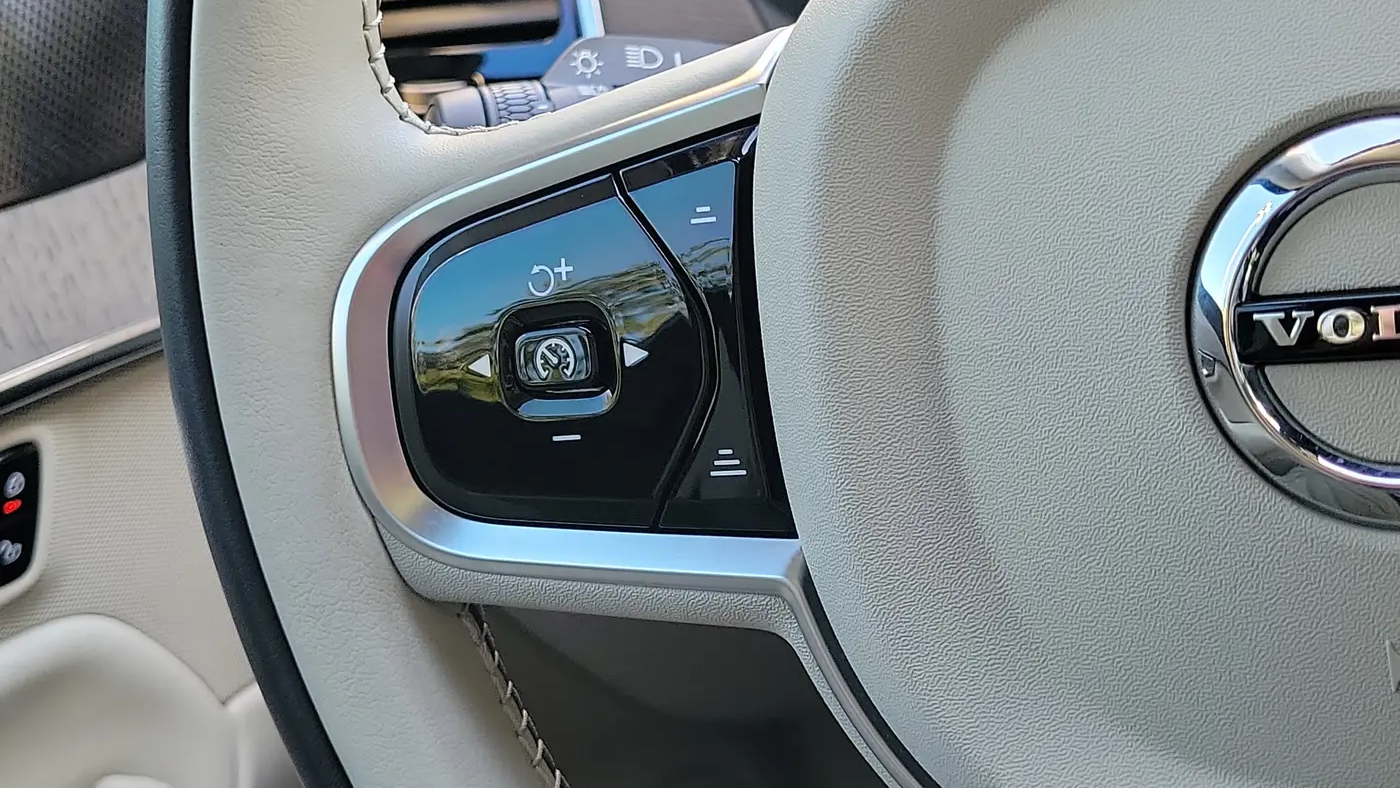 2025 Volvo XC90 T8 Plus Bright Theme 7P