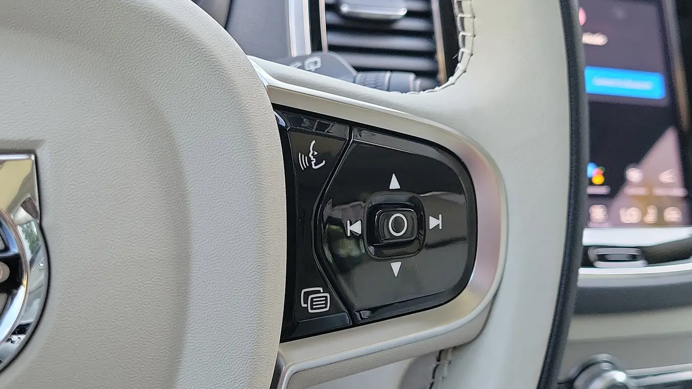 2025 Volvo XC90 T8 Plus Bright Theme 7P