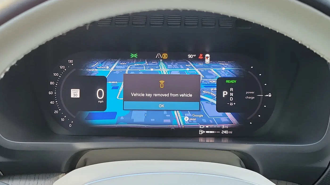 2025 Volvo XC90 T8 Plus Bright Theme 7P