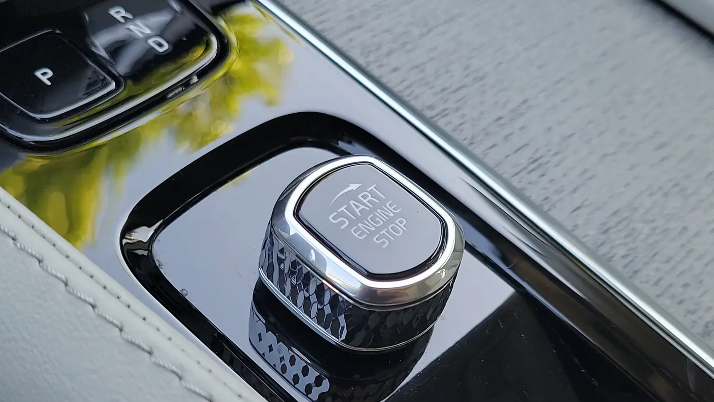 2025 Volvo XC90 T8 Plus Bright Theme 7P