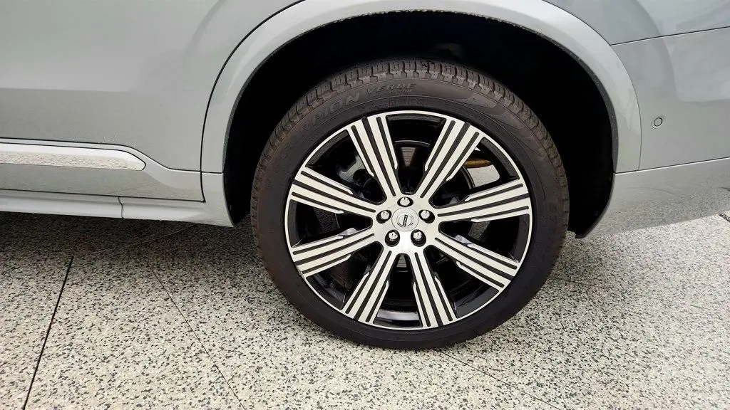 2025 Volvo XC90 - $44,995