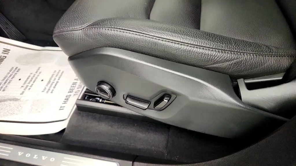 2025 Volvo XC90 - $44,995