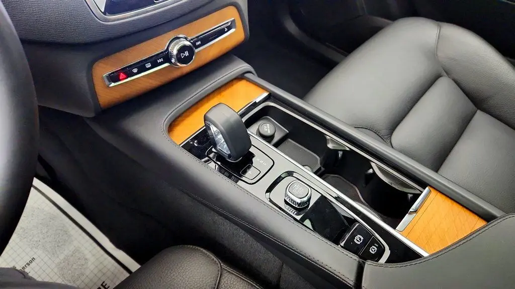 2025 Volvo XC90 - $44,995