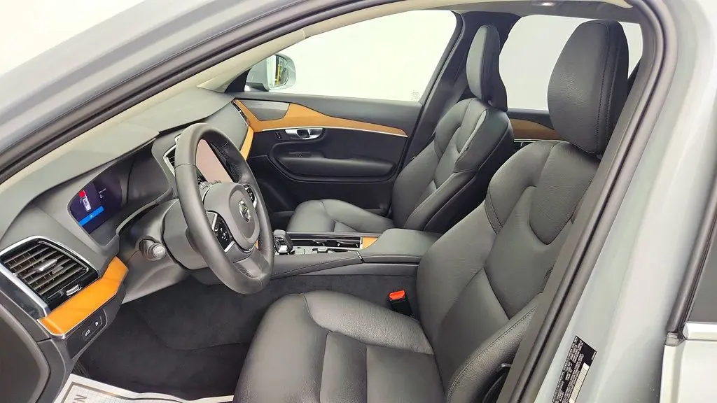 2025 Volvo XC90 - $44,995