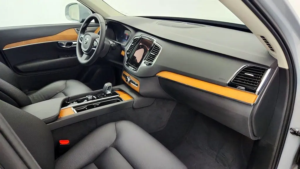 2025 Volvo XC90 - $44,995