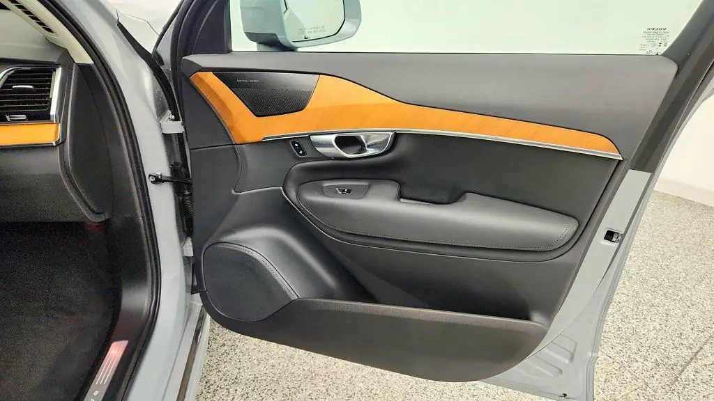 2025 Volvo XC90 - $44,995