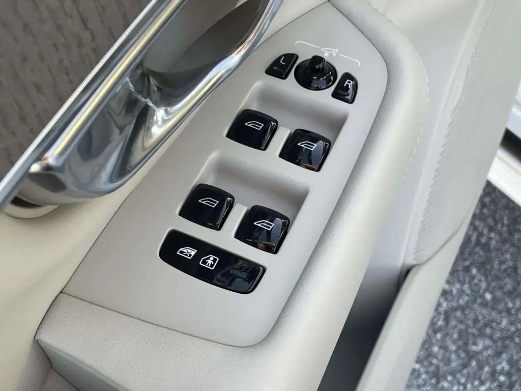2025 Volvo XC90 - $61,400
