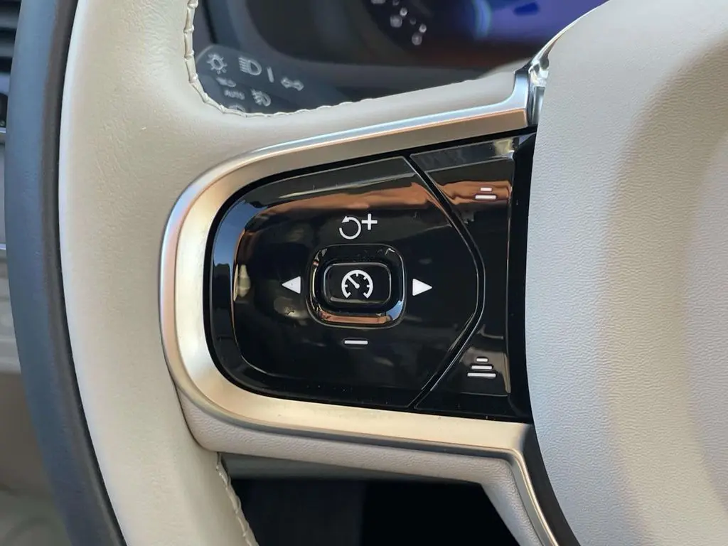 2025 Volvo XC90 - $61,400