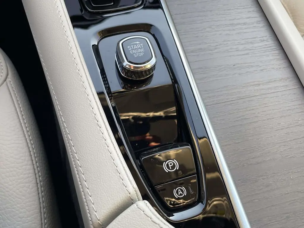 2025 Volvo XC90 - $61,400