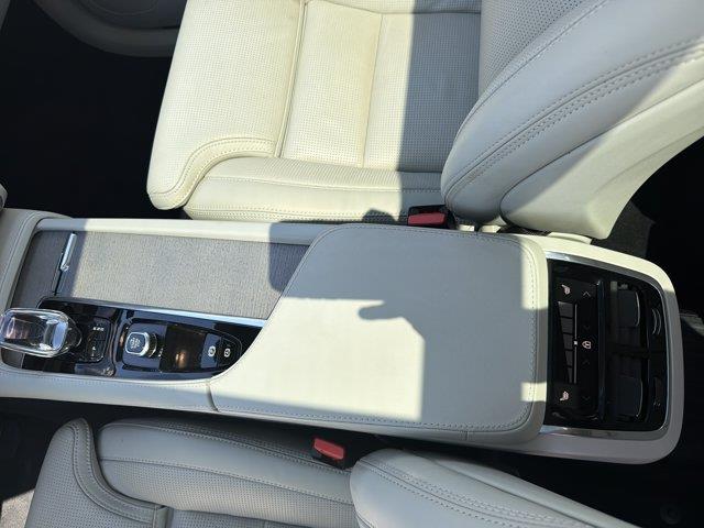 2025 Volvo XC90 - $54,489
