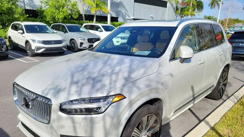2025 Volvo XC90 T8 Ultra Bright Theme 7P