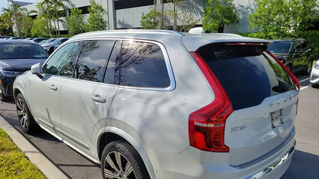 2025 Volvo XC90 T8 Ultra Bright Theme 7P