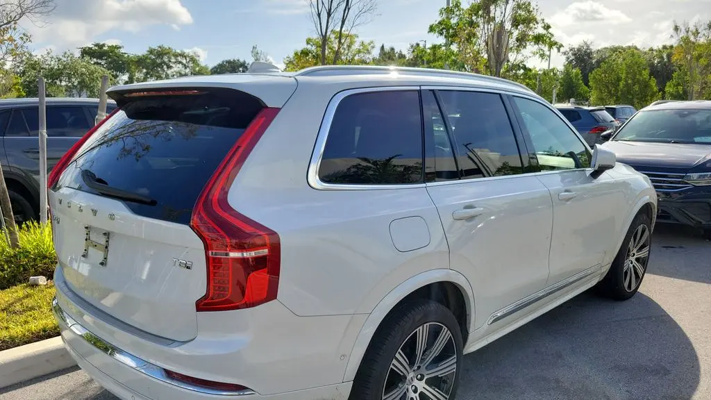 2025 Volvo XC90 T8 Ultra Bright Theme 7P