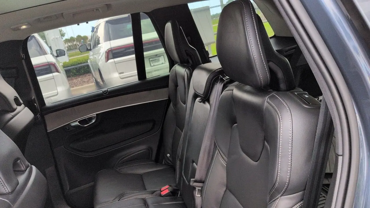 2025 Volvo XC90 T8 Ultra Bright Theme 7P