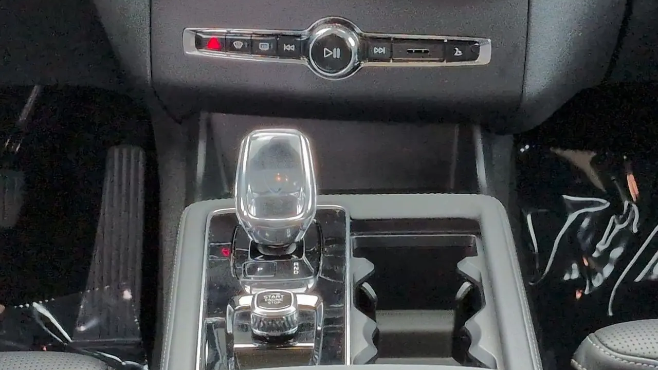 2025 Volvo XC90 T8 Ultra Bright Theme 7P