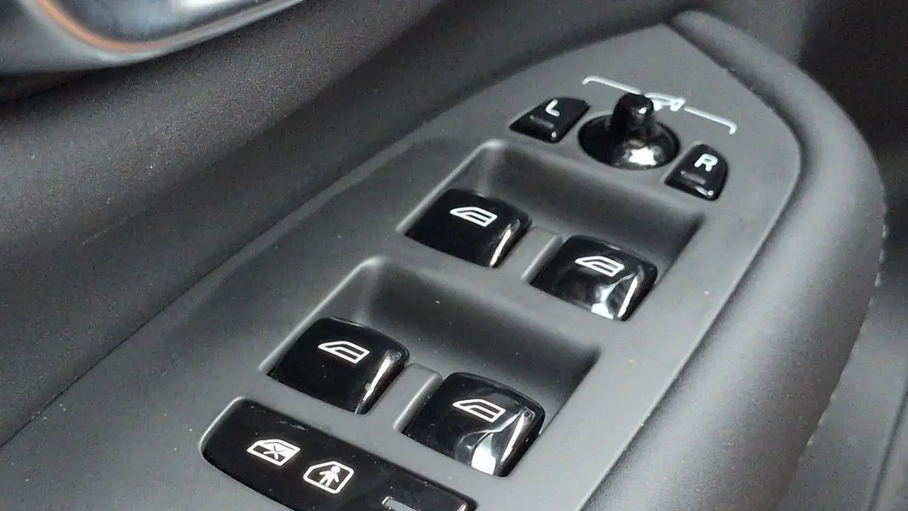 2025 Volvo XC90 T8 Ultra Bright Theme 7P