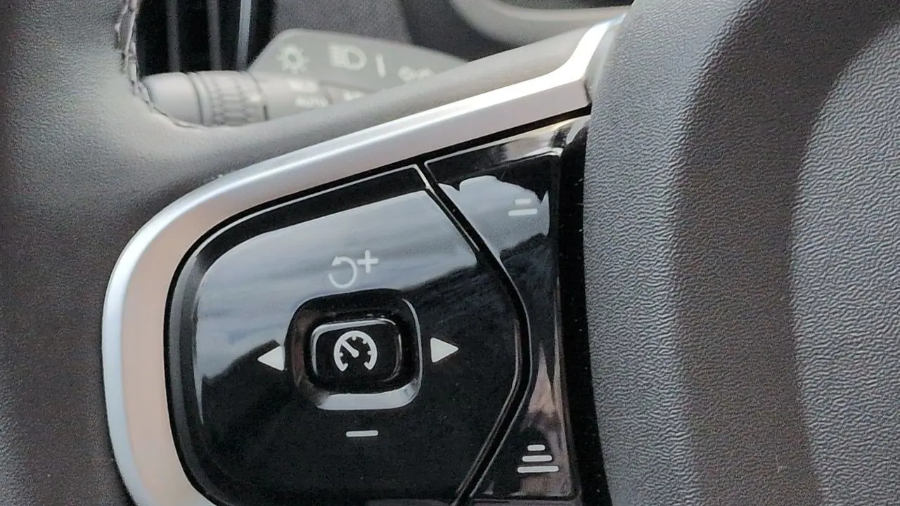 2025 Volvo XC90 T8 Ultra Bright Theme 7P