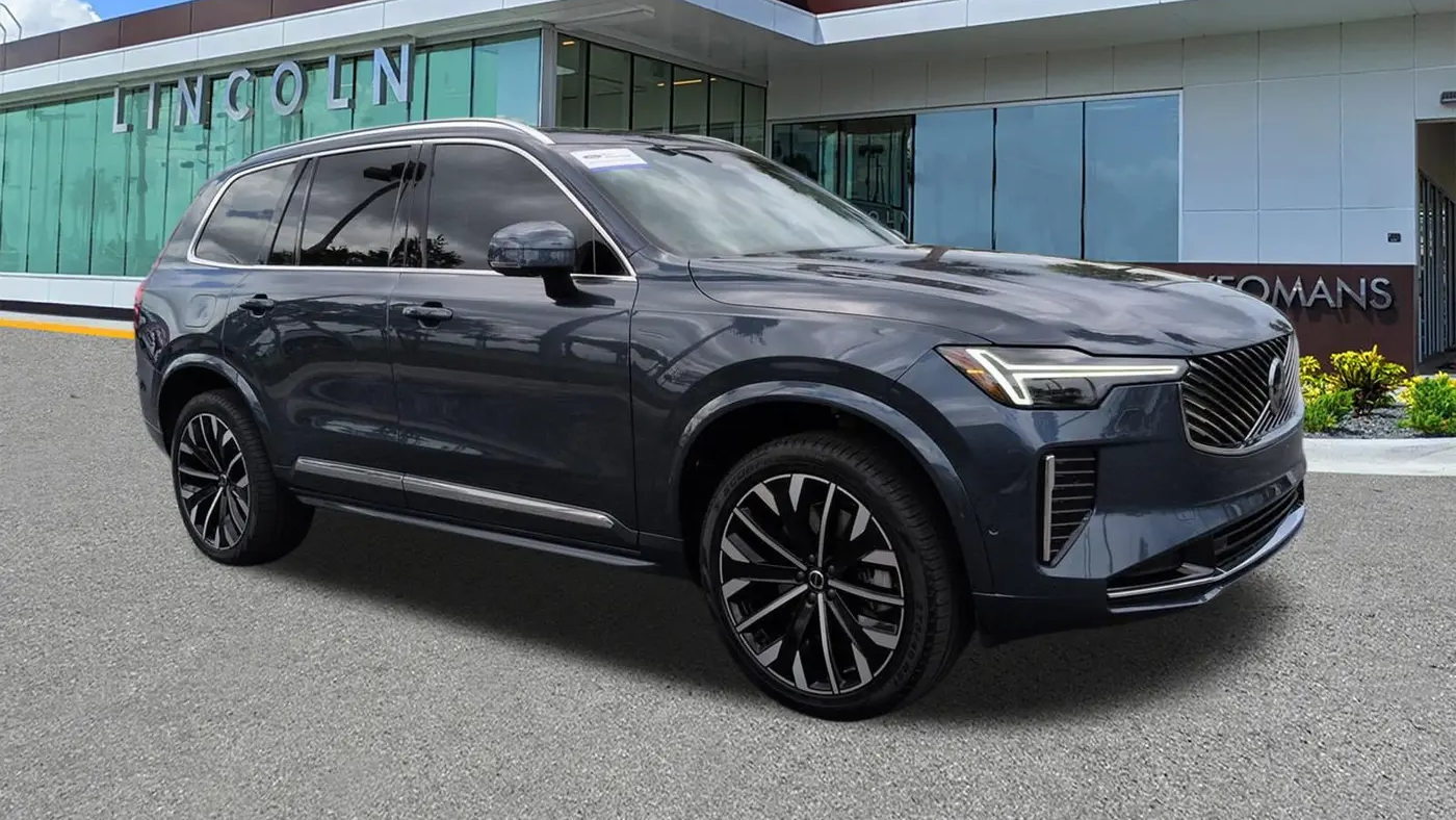 2025 Volvo XC90 T8 Ultra Bright Theme 7P