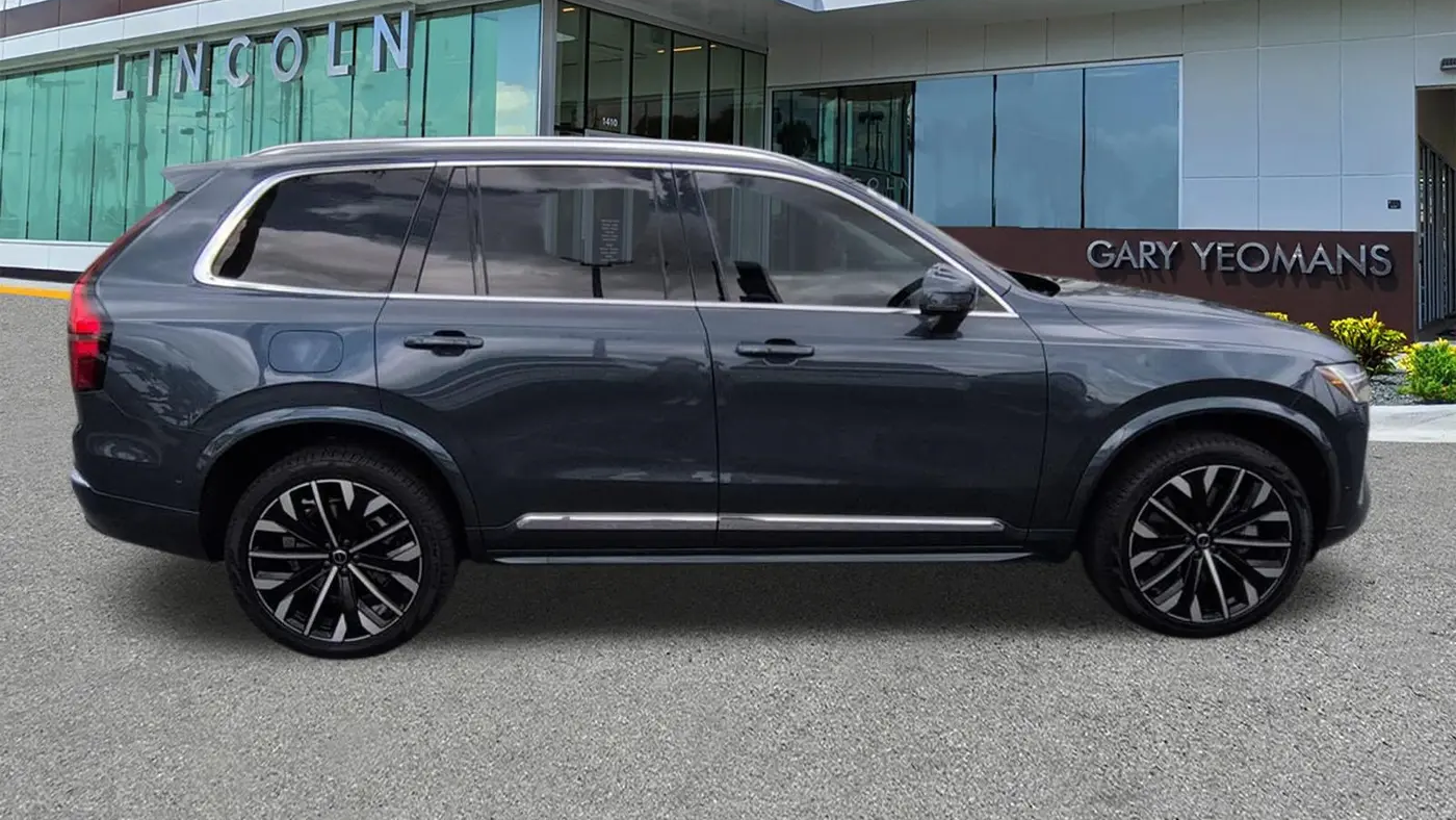 2025 Volvo XC90 T8 Ultra Bright Theme 7P