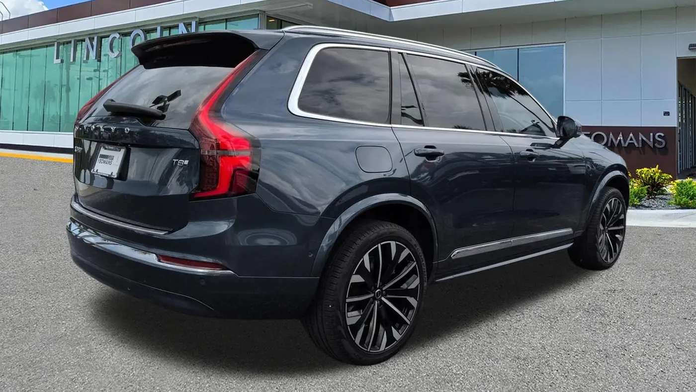 2025 Volvo XC90 T8 Ultra Bright Theme 7P