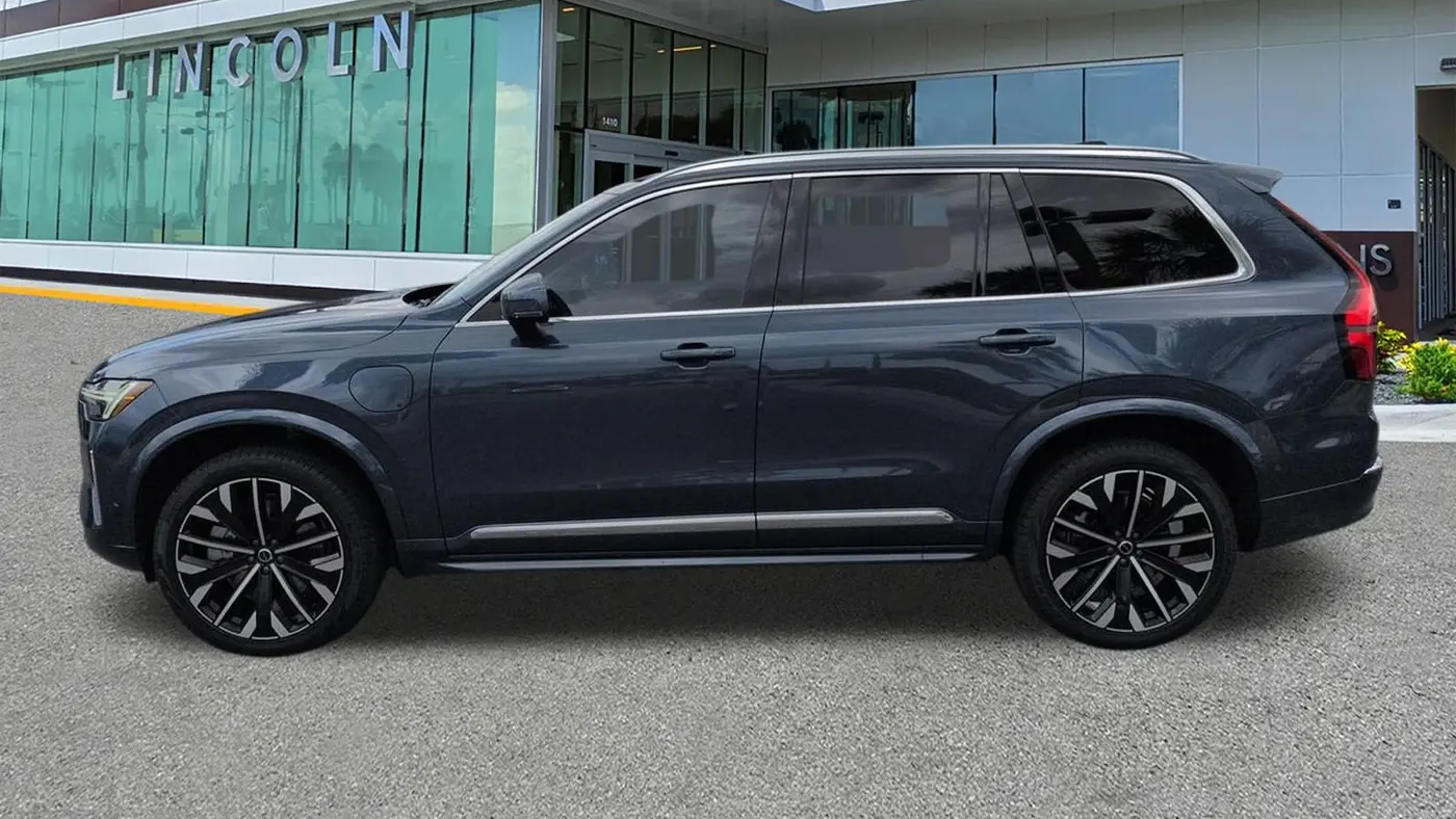 2025 Volvo XC90 T8 Ultra Bright Theme 7P