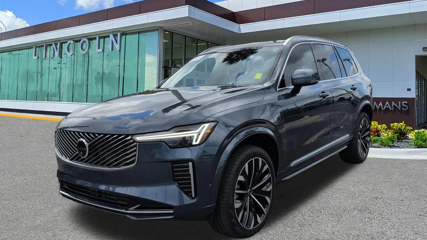 2025 Volvo XC90 T8 Ultra Bright Theme 7P