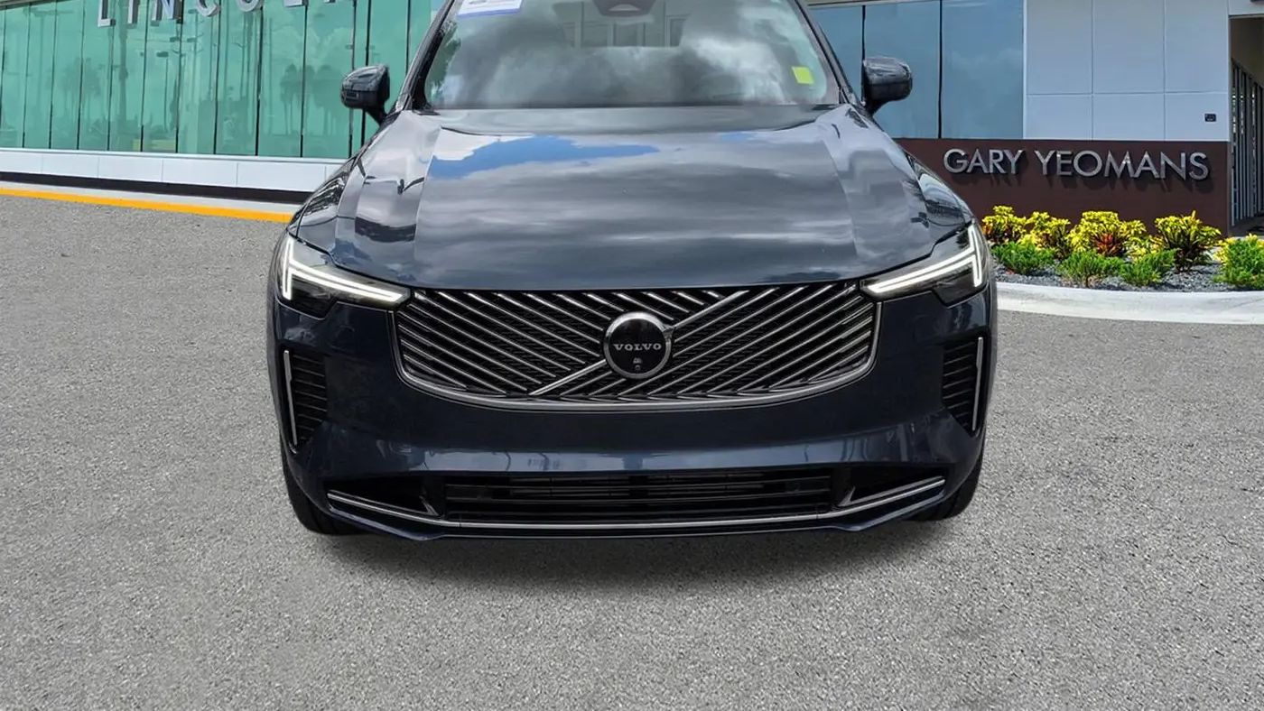 2025 Volvo XC90 T8 Ultra Bright Theme 7P