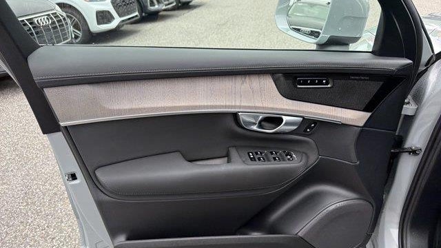 2025 Volvo XC90 T8 Ultra Bright Theme 7P