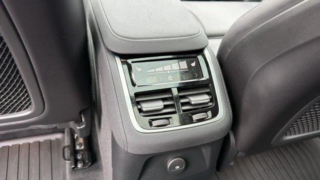 2025 Volvo XC90 T8 Ultra Bright Theme 7P