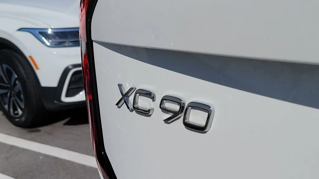 2025 Volvo XC90 T8 Ultra Bright Theme 7P