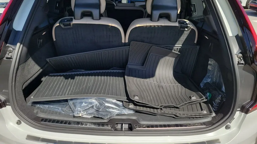 2025 Volvo XC90 T8 Ultra Bright Theme 7P