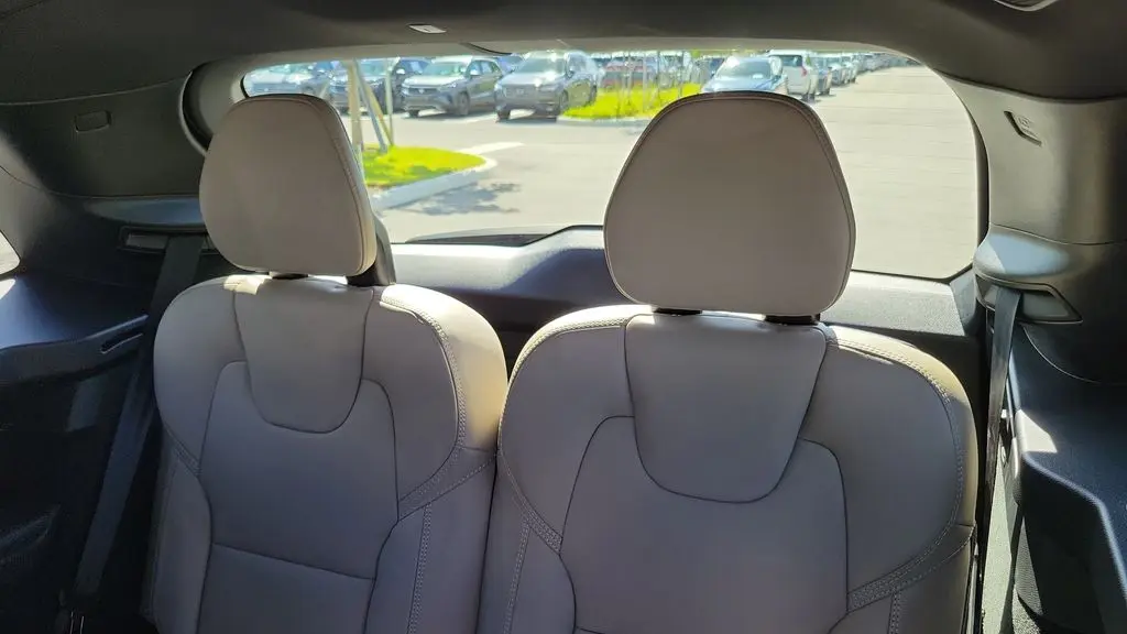 2025 Volvo XC90 T8 Ultra Bright Theme 7P