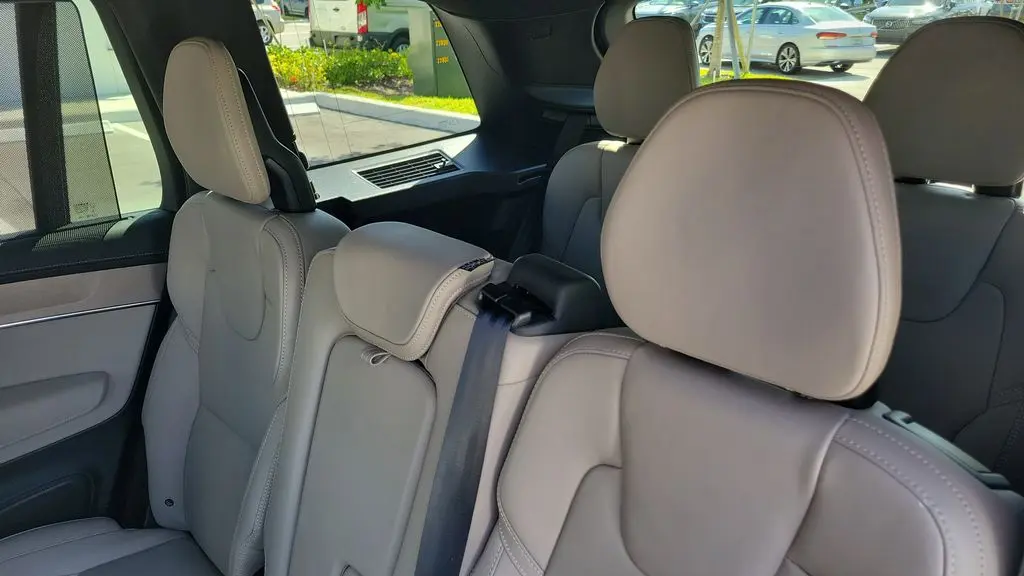 2025 Volvo XC90 T8 Ultra Bright Theme 7P