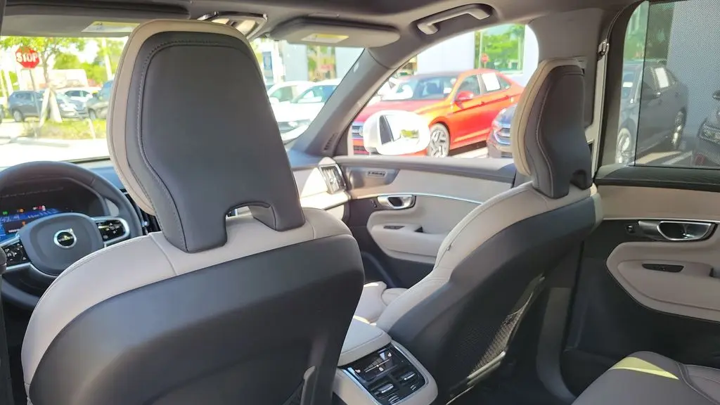 2025 Volvo XC90 T8 Ultra Bright Theme 7P