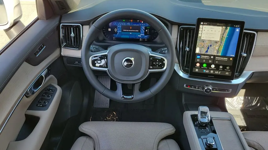 2025 Volvo XC90 T8 Ultra Bright Theme 7P