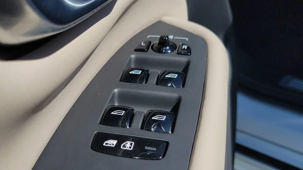 2025 Volvo XC90 T8 Ultra Bright Theme 7P