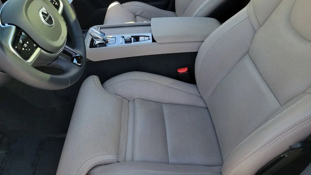 2025 Volvo XC90 T8 Ultra Bright Theme 7P