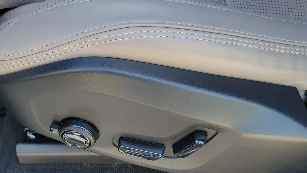 2025 Volvo XC90 T8 Ultra Bright Theme 7P