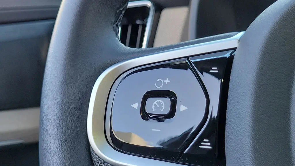2025 Volvo XC90 T8 Ultra Bright Theme 7P