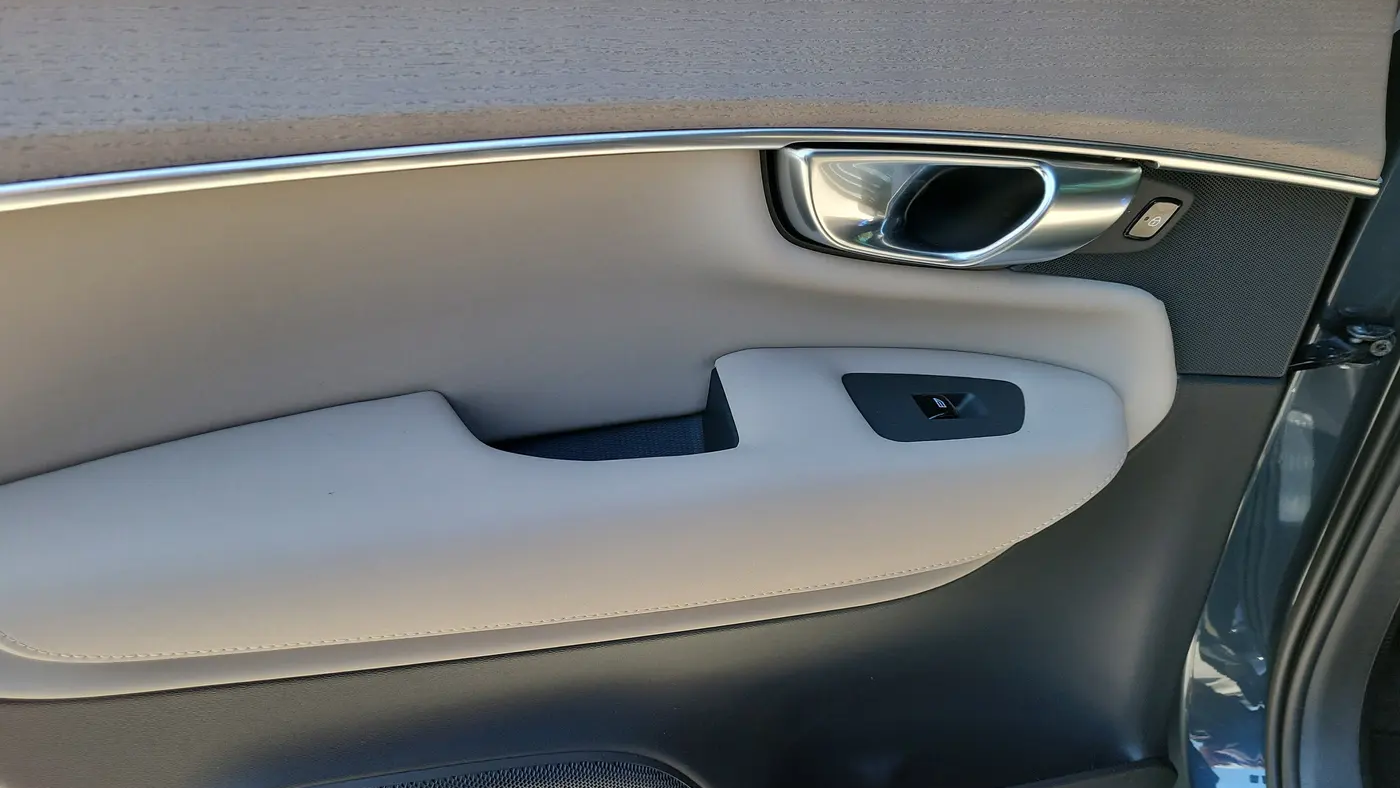 2026 Volvo XC90 T8 Core